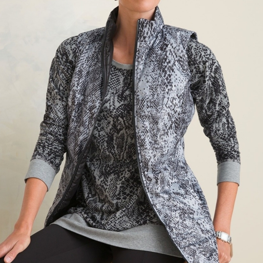 Chicos Zynergy Grey Snakeskin Print Long Sleeve Top sz 0 (US S 4/6)